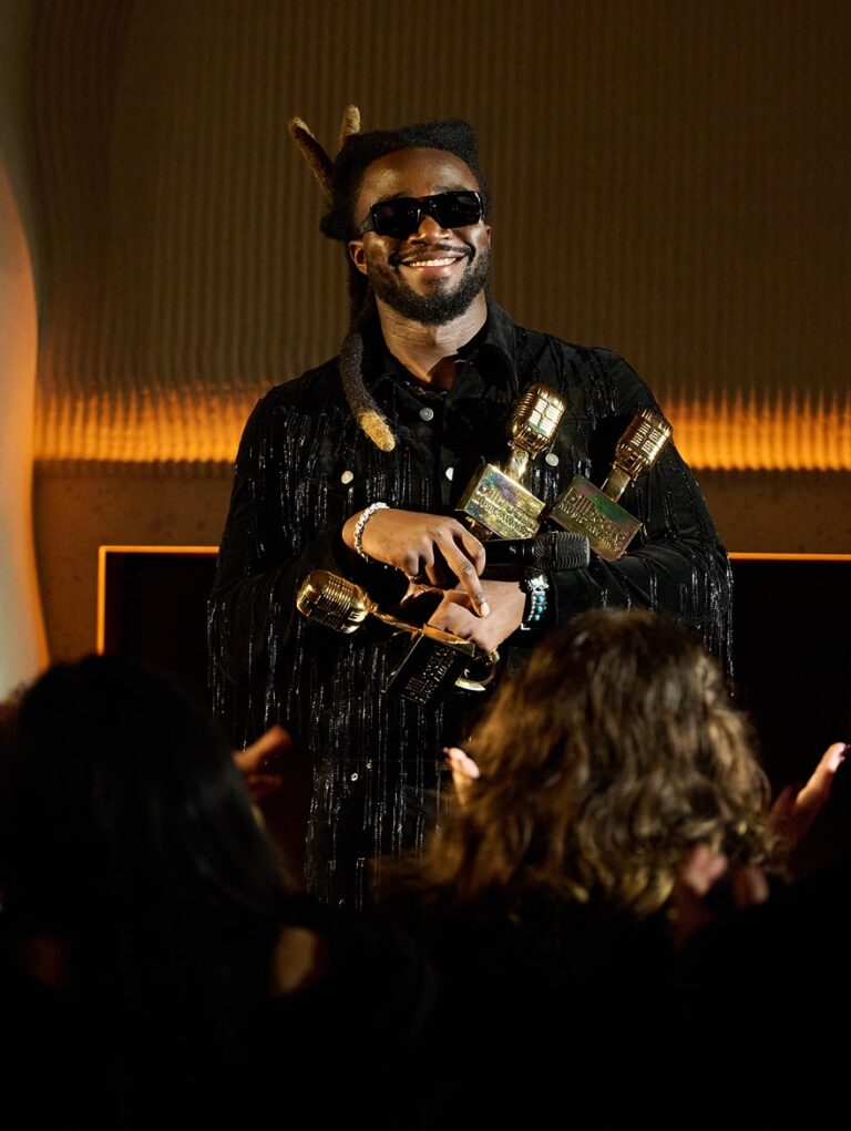 Shaboozey accepting award