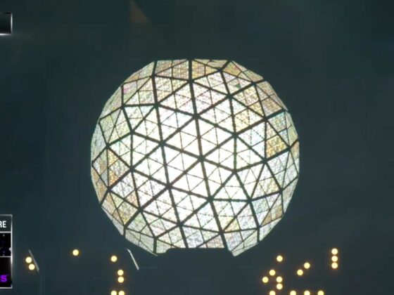 Ball drop, NYRE 2025